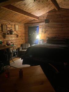 Rustic Dry Cabin Photo 3